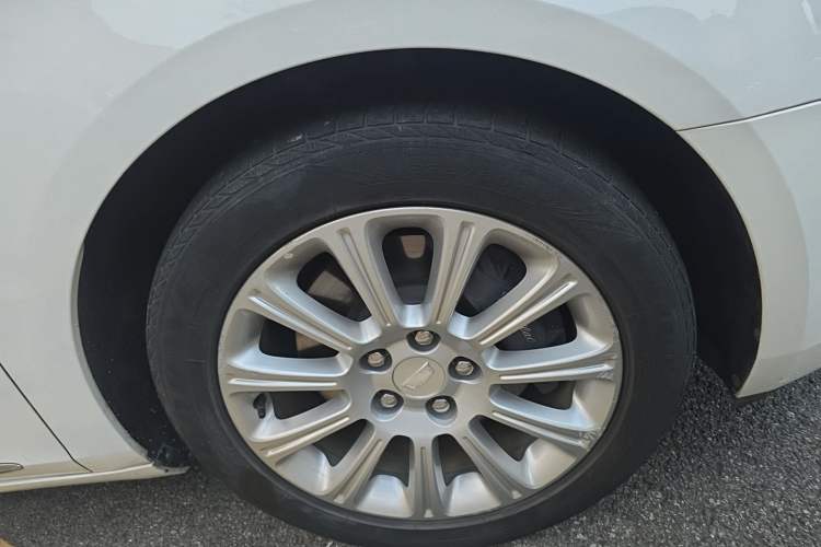 Used Cadillac XTS 2017 28T Tech Edition Right Front Wheel Hub