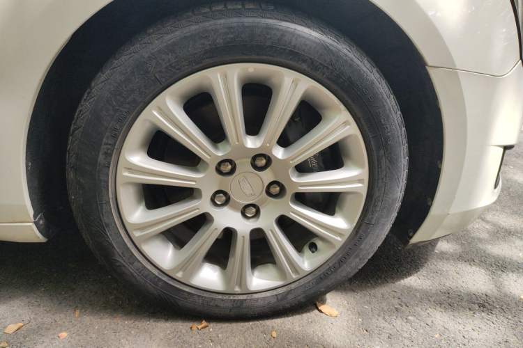 Used Cadillac XTS 2017 28T Tech Edition Right Front Wheel Hub