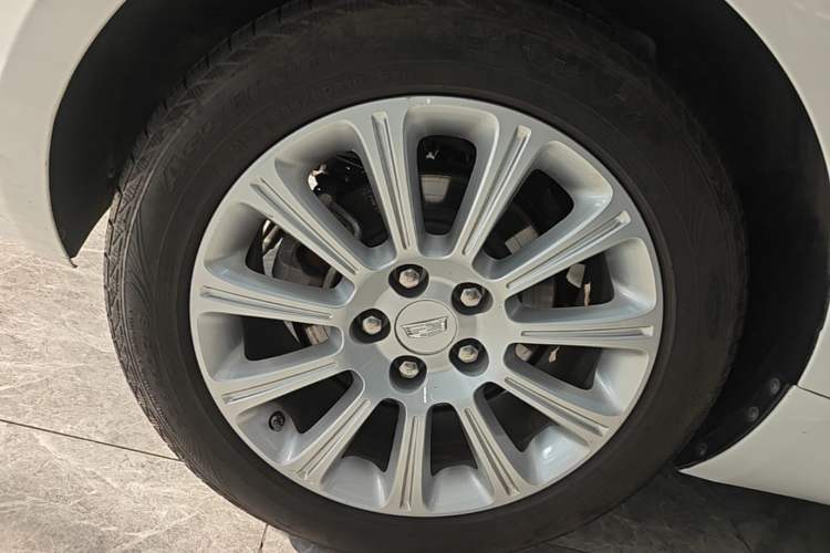 Used Cadillac XTS 2017 28T Tech Edition Right Rear Wheel Hub