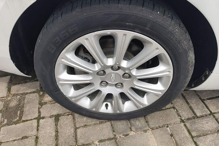 Used Cadillac XTS 2017 28T Elite Model Right Rear Wheel Hub