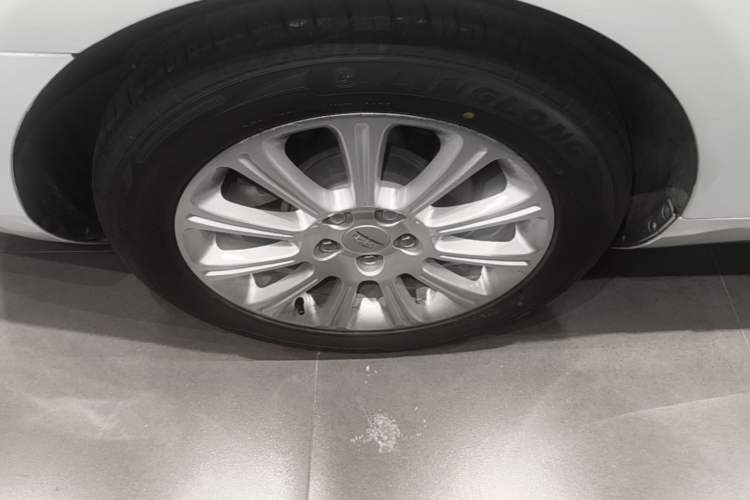 Used Cadillac XTS 2017 28T Elite Model Right Rear Wheel Hub