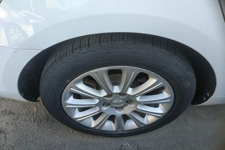 Used Cadillac XTS 2017 28T Elite Model Right Rear Wheel Hub