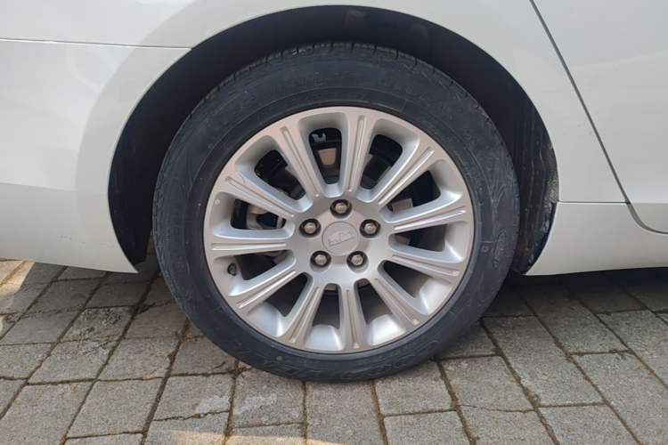 Used Cadillac XTS 2017 28T Elite Model Right Rear Wheel Hub