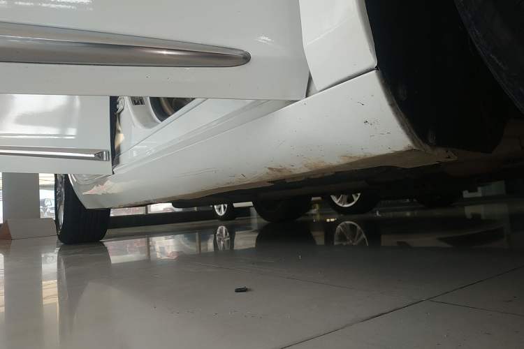 Used Cadillac XTS 2017 28T Tech Edition Right Side Sill