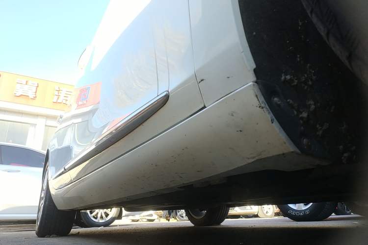 Used Cadillac XTS 2017 28T Elite Model Right Side Sill