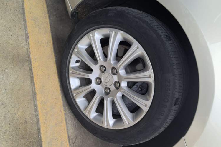 Used Cadillac XTS 2017 28T Tech Edition Left Front Wheel Hub