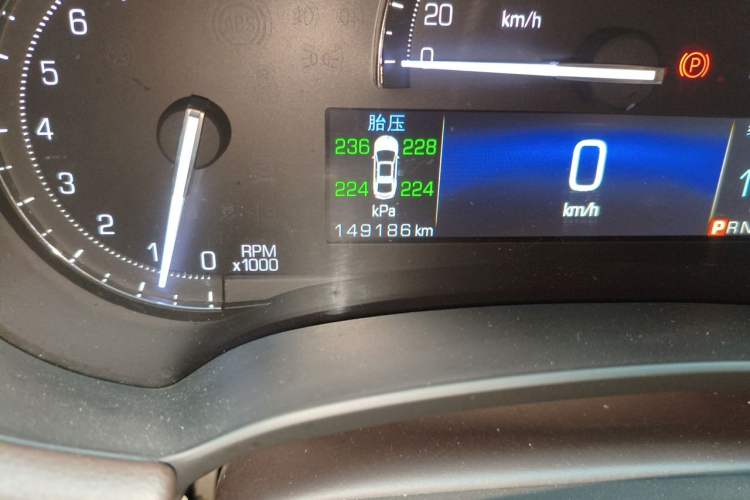 Used Cadillac XTS 2017 28T Tech Edition Odometer Close Up