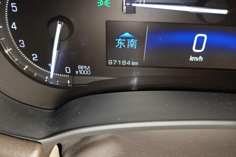 Used Cadillac XTS 2017 28T Tech Edition Odometer Close Up