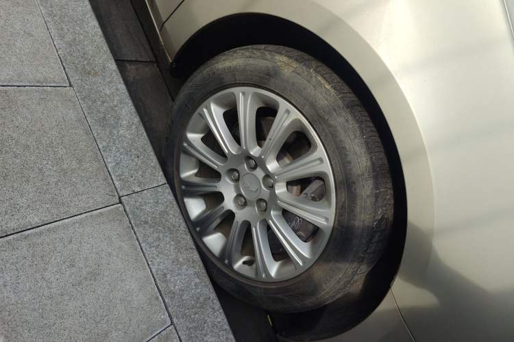 Used Cadillac XTS 2017 28T Elite Model Right Front Wheel Hub