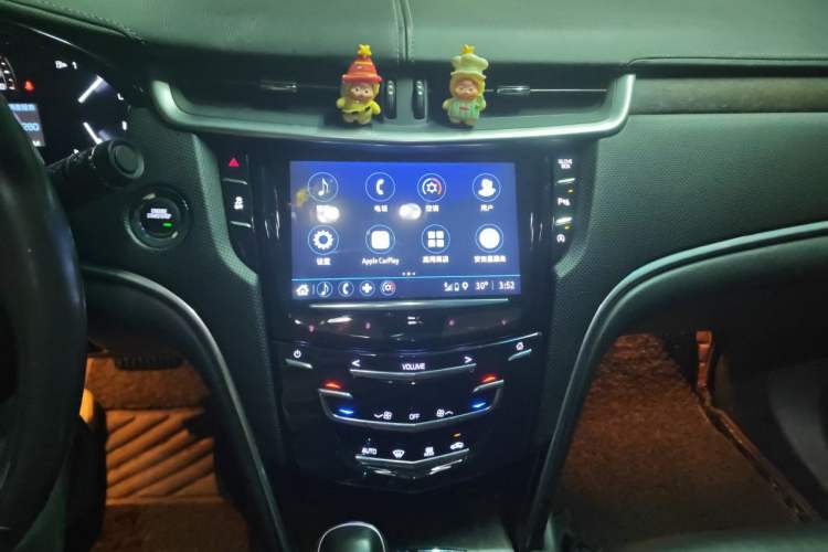 Used Cadillac XTS 2018 28T Elite Edition Audio And AC Panel