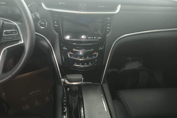 Used Cadillac XTS 2018 28T Elite Edition Audio And AC Panel