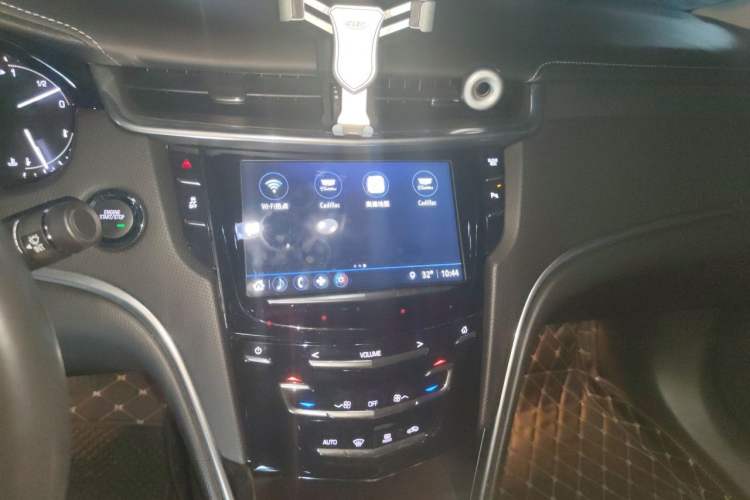 Used Cadillac XTS 2018 28T Tech Edition Audio And AC Panel