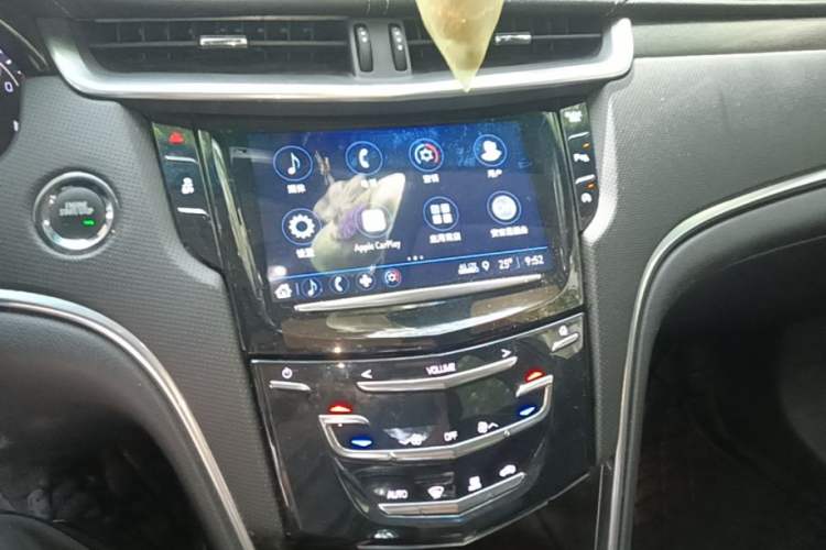 Used Cadillac XTS 2018 28T Elite Edition Audio And AC Panel