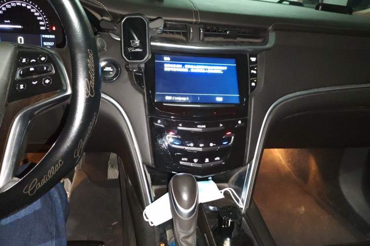 Used Cadillac XTS 2018 28T Tech Edition Audio And AC Panel