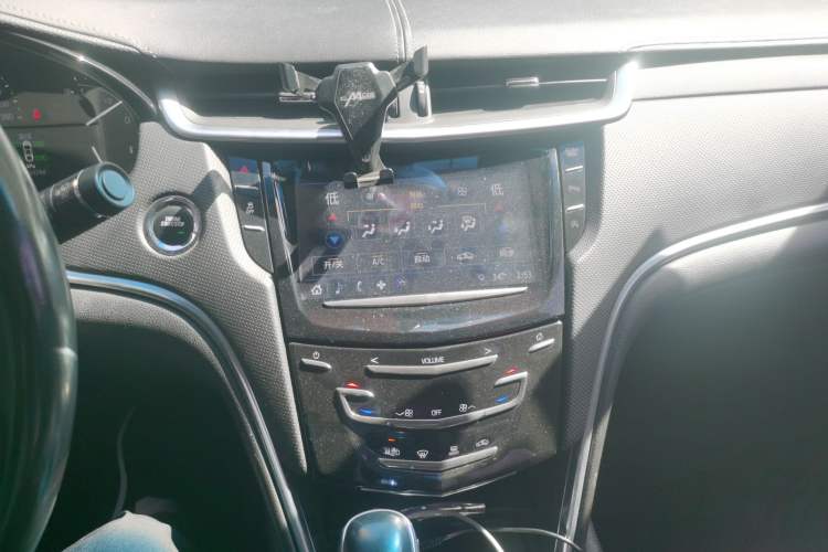 Used Cadillac XTS 2018 28T Tech Edition Audio And AC Panel