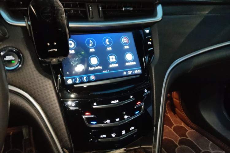 Used Cadillac XTS 2018 28T Elite Edition Audio And AC Panel