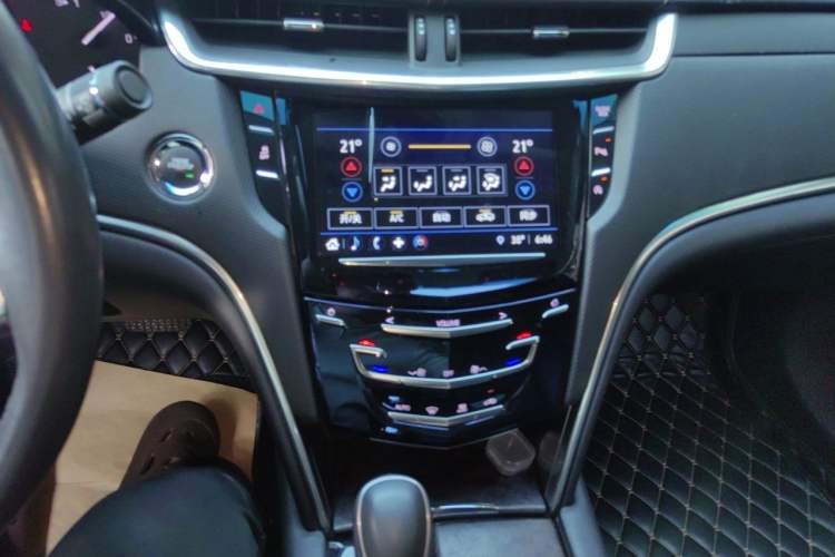Used Cadillac XTS 2018 28T Tech Edition Audio And AC Panel