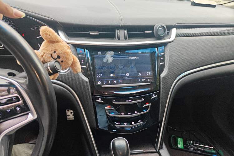 Used Cadillac XTS 2018 28T Elite Edition Audio And AC Panel