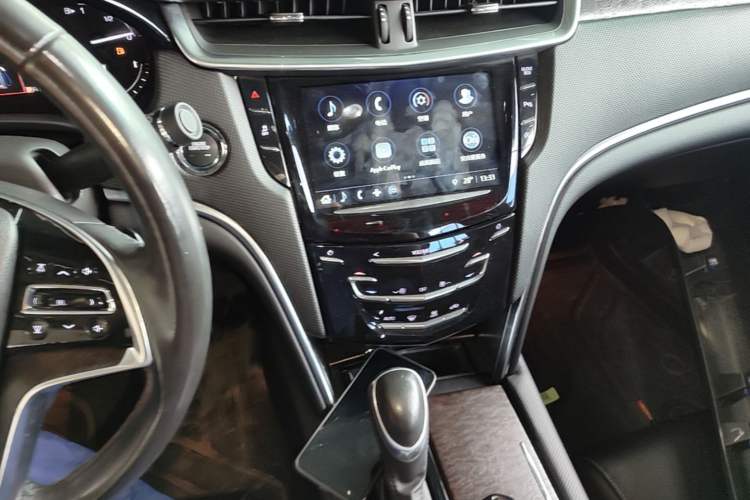 Used Cadillac XTS 2018 28T Elite Edition Audio And AC Panel