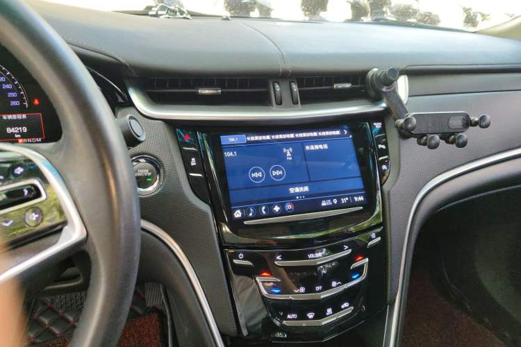 Used Cadillac XTS 2018 28T Tech Edition Audio And AC Panel