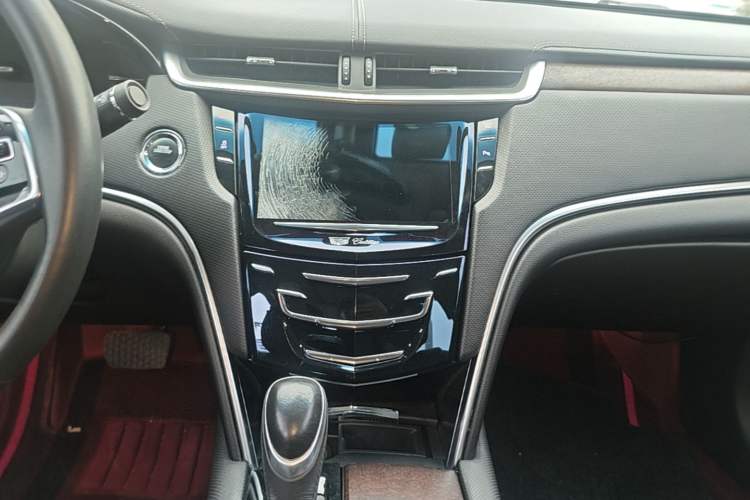 Used Cadillac XTS 2018 28T Elite Edition Audio And AC Panel