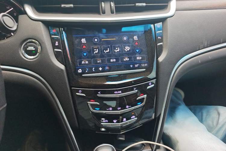 Used Cadillac XTS 2018 28T Elite Edition Audio And AC Panel