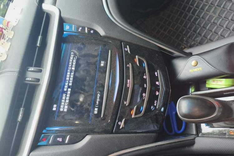 Used Cadillac XTS 2018 28T Elite Edition Audio And AC Panel