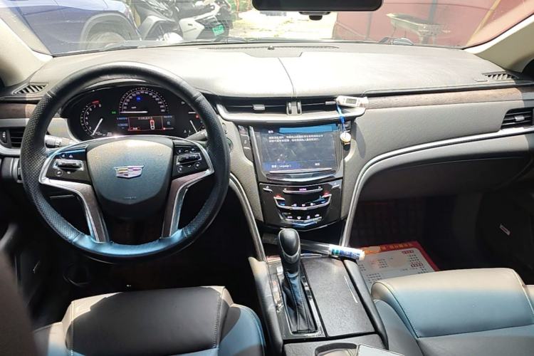 Used Cadillac XTS 2018 28T Elite Edition Center Console