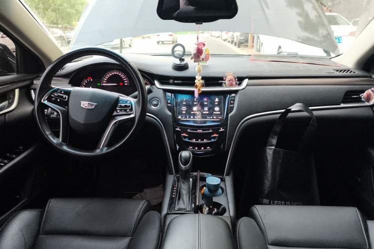Used Cadillac XTS 2018 28T Elite Edition Center Console