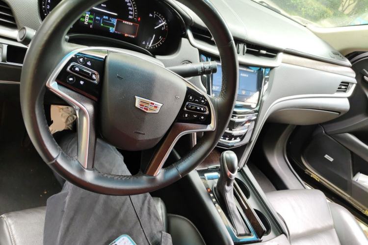 Used Cadillac XTS 2018 28T Elite Edition Center Console