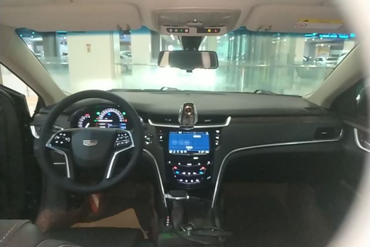 Used Cadillac XTS 2018 28T Elite Edition Center Console