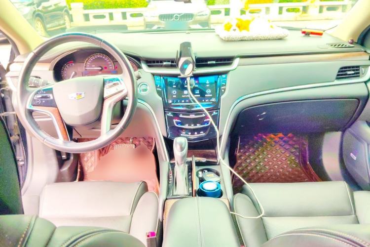 Used Cadillac XTS 2018 28T Elite Edition Center Console