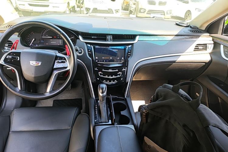 Used Cadillac XTS 2018 28T Elite Edition Center Console