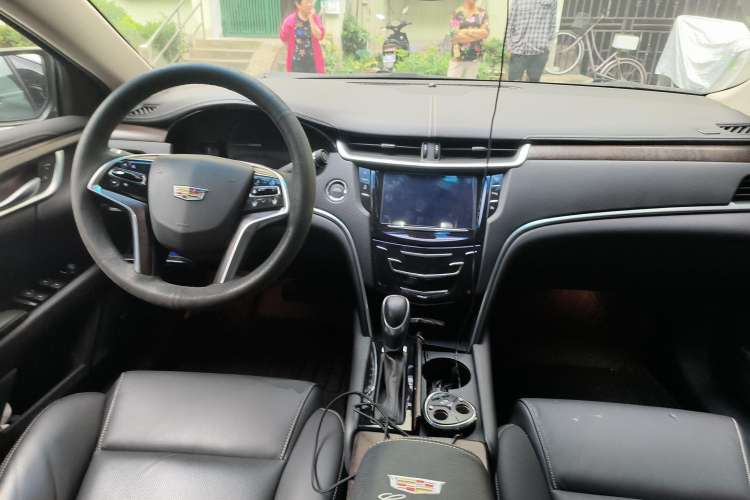 Used Cadillac XTS 2018 28T Elite Edition Center Console