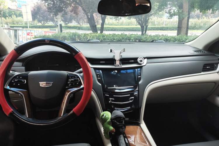 Used Cadillac XTS 2018 28T Tech Edition Center Console