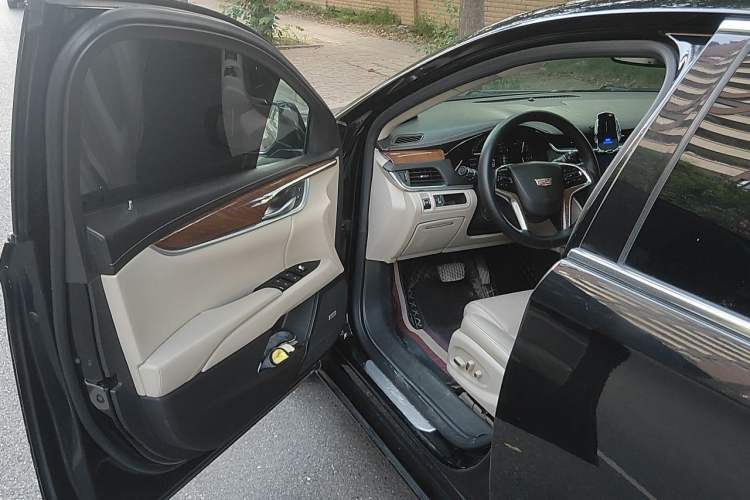 Used Cadillac XTS 2018 28T Elite Edition Driver Seat