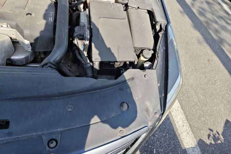 Used Cadillac XTS 2018 28T Elite Edition Engine Bay Left