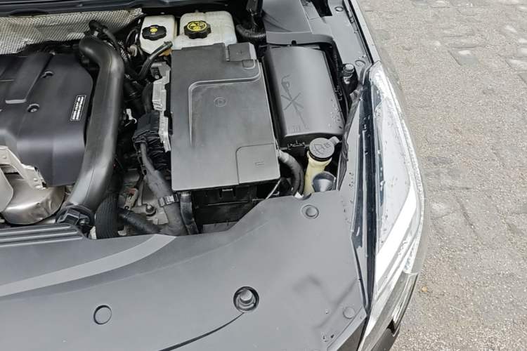 Used Cadillac XTS 2018 28T Elite Edition Engine Bay Left
