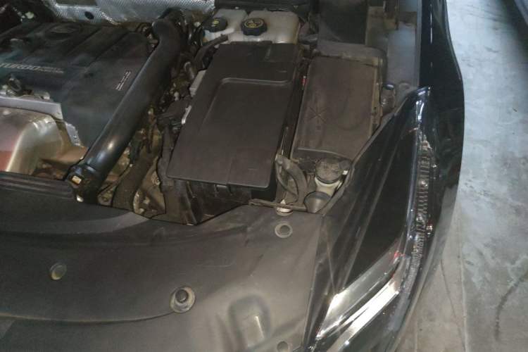 Used Cadillac XTS 2018 28T Tech Edition Engine Bay Left