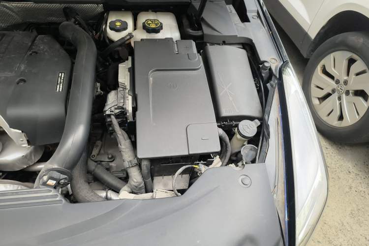 Used Cadillac XTS 2018 28T Elite Edition Engine Bay Left