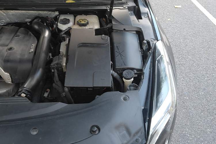Used Cadillac XTS 2018 28T Elite Edition Engine Bay Left