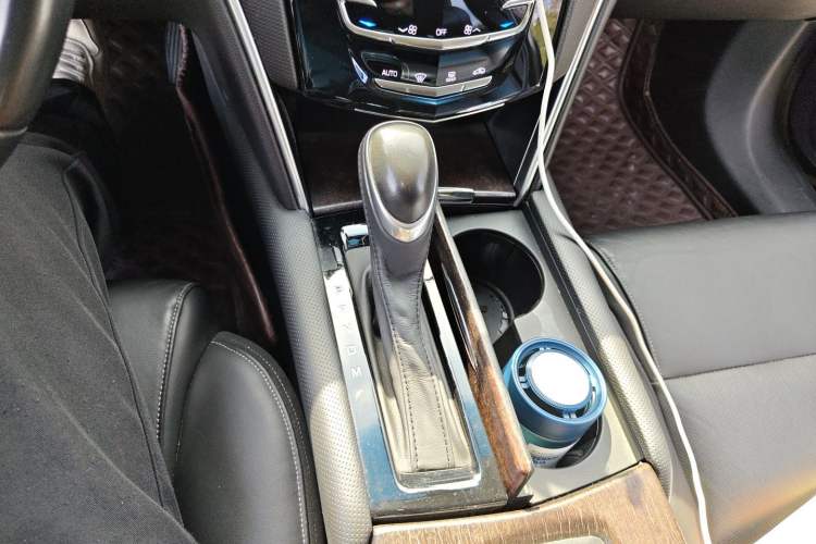 Used Cadillac XTS 2018 28T Elite Edition Gear Lever