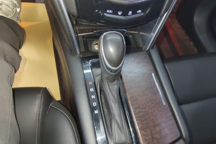 Used Cadillac XTS 2018 28T Tech Edition Gear Lever