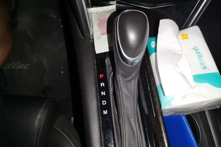 Used Cadillac XTS 2018 28T Tech Edition Gear Lever