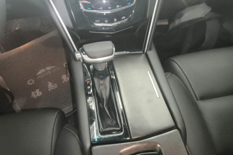 Used Cadillac XTS 2018 28T Elite Edition Gear Lever