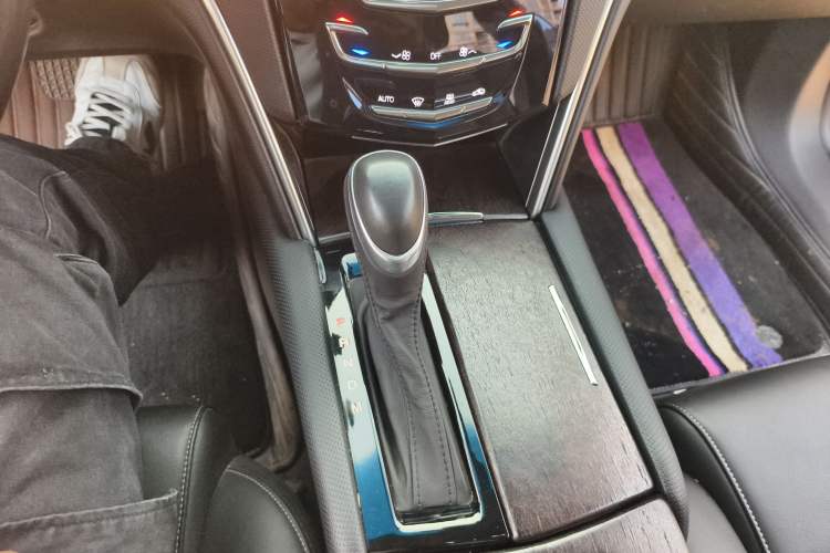 Used Cadillac XTS 2018 28T Tech Edition Gear Lever