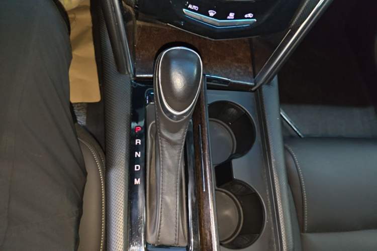 Used Cadillac XTS 2018 28T Elite Edition Gear Lever