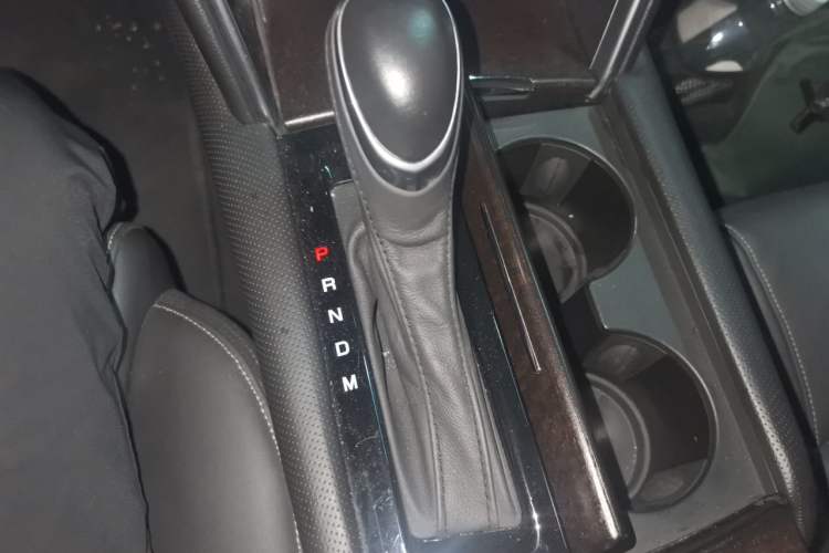 Used Cadillac XTS 2018 28T Elite Edition Gear Lever