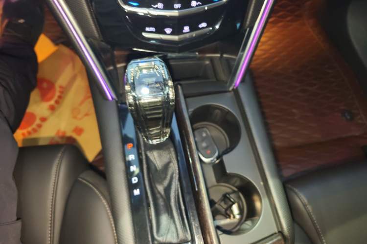 Used Cadillac XTS 2018 28T Tech Edition Gear Lever