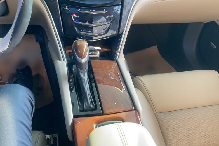 Used Cadillac XTS 2018 28T Elite Edition Gear Lever